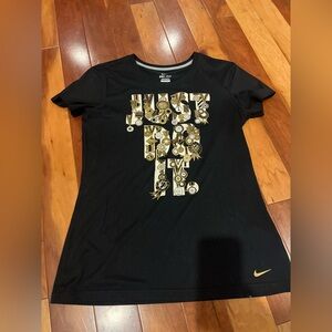 Nike Dri-Fit Tshirt Ladies Size Medium Gold Accents Active Errands Sports Chic
